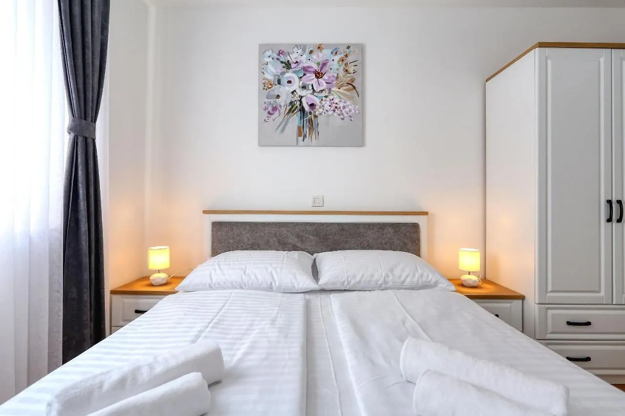 Apartments Luna With Free Parking Zadar 0*,  Croacia